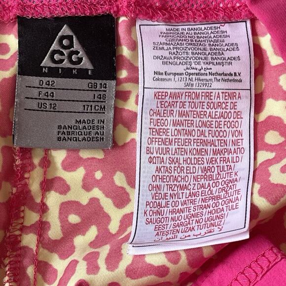 Vintage Nike ACG Swim Shorts Size 12 Pink All Over Print Beach Outdoor - Picture 4 of 6